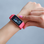 Aktivitetsarmband hade motsatt effekt på skolungdomar